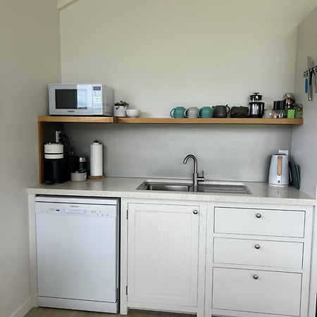 Purangi Waterfront Retreat Appartement Cooks Beach Buitenkant foto